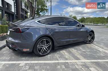 Седан Tesla Model 3 2020 в 