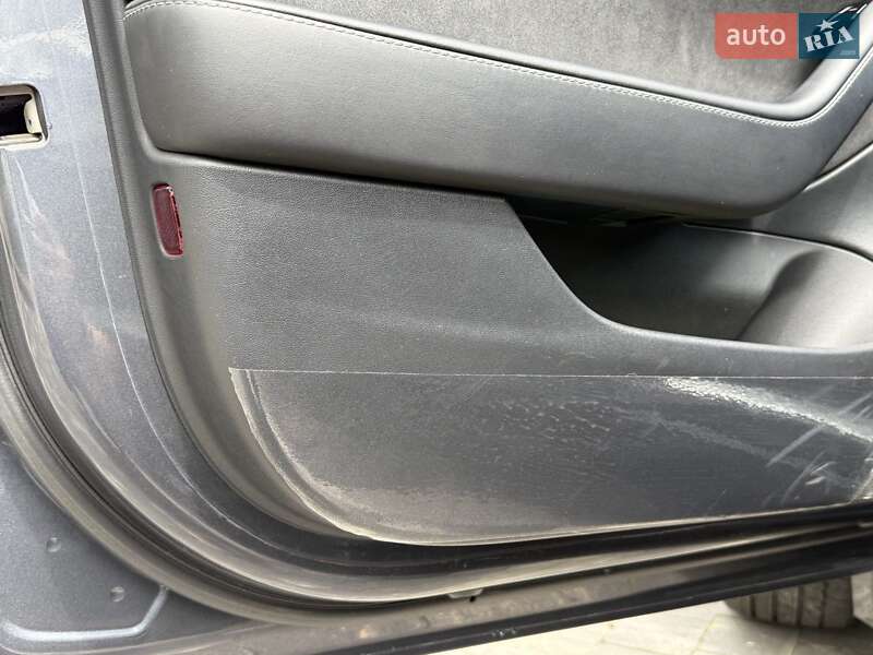 Седан Tesla Model 3 2020 в Ужгороді