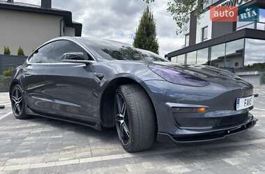 Седан Tesla Model 3 2020 в 