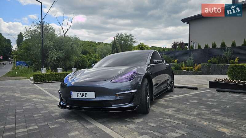 Седан Tesla Model 3 2020 в 