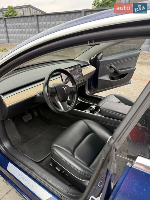 Седан Tesla Model 3 2019 в Киеве