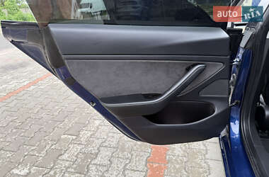 Седан Tesla Model 3 2019 в 