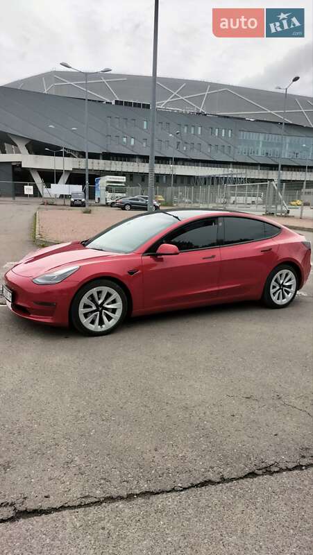 Седан Tesla Model 3 2022 в Львове