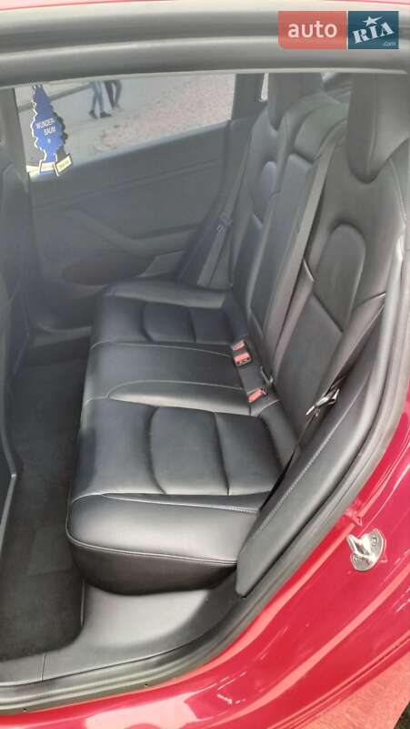 Седан Tesla Model 3 2022 в Львове