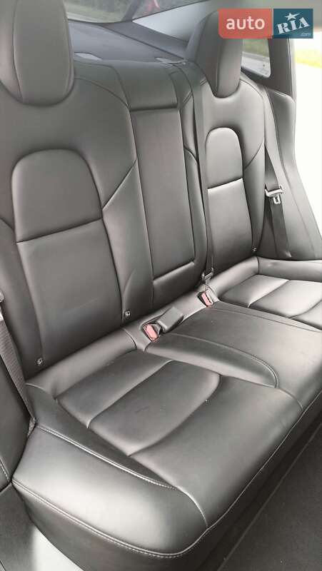 Седан Tesla Model 3 2022 в Львове