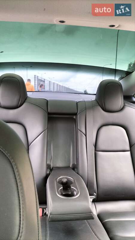Седан Tesla Model 3 2022 в Львове