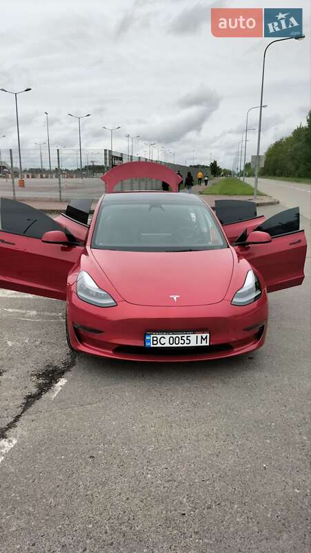 Седан Tesla Model 3 2022 в Львове