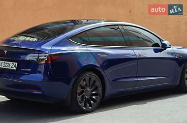 Седан Tesla Model 3 2023 в 