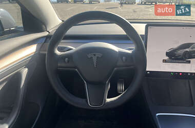 Седан Tesla Model 3 2023 в 