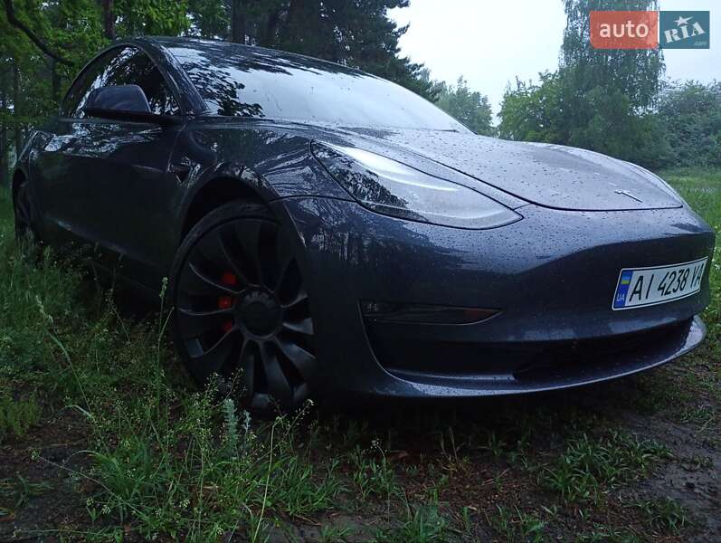 Седан Tesla Model 3 2023 в 