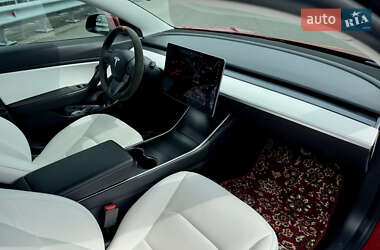 Седан Tesla Model 3 2019 в 