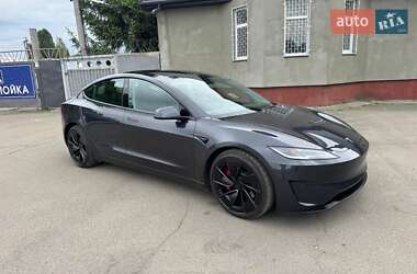 Седан Tesla Model 3 2024 в 