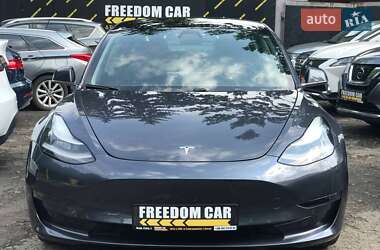 Седан Tesla Model 3 2020 в 