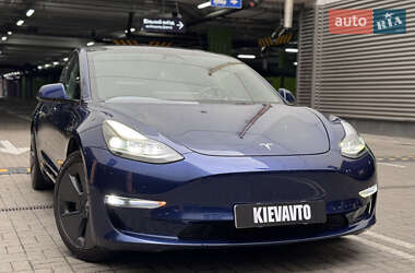 Седан Tesla Model 3 2021 в 