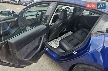 Седан Tesla Model 3 2022 в 