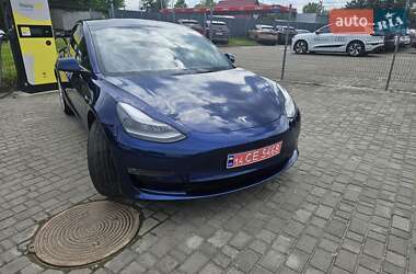 Седан Tesla Model 3 2022 в 