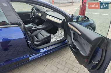 Седан Tesla Model 3 2022 в 