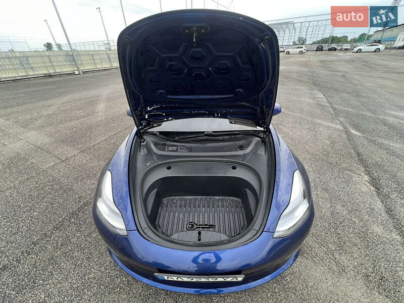 Седан Tesla Model 3 2021 в Києві