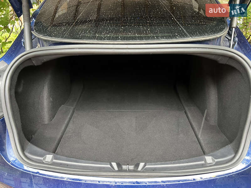Седан Tesla Model 3 2021 в Києві