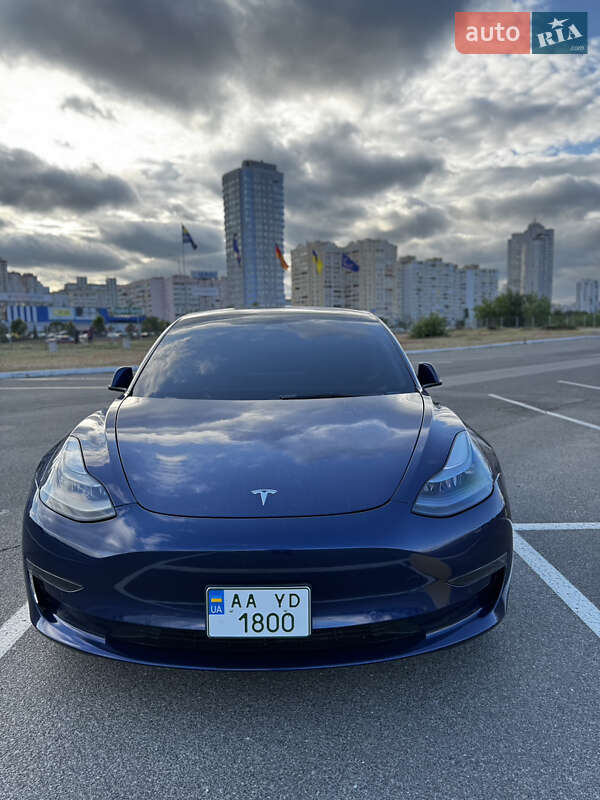Седан Tesla Model 3 2022 в Киеве