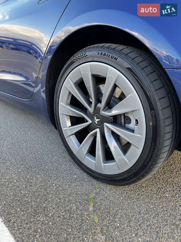 Седан Tesla Model 3 2022 в Киеве