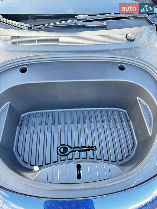 Седан Tesla Model 3 2022 в Киеве