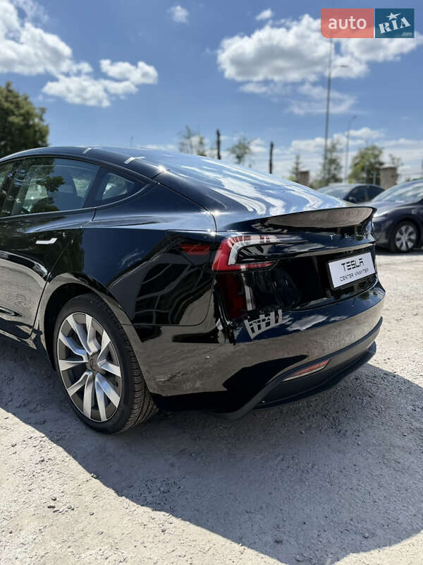 Седан Tesla Model 3 2024 в Вінниці