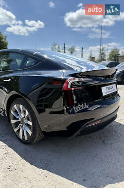 Седан Tesla Model 3 2024 в 