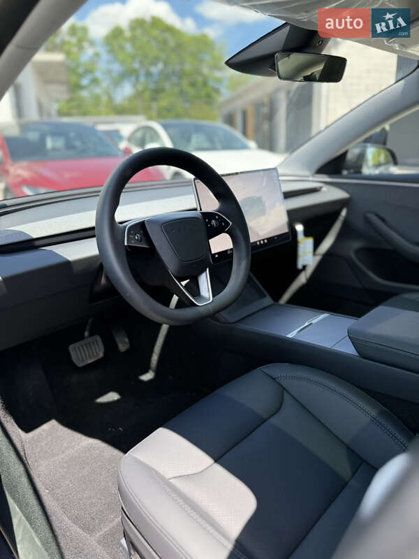 Седан Tesla Model 3 2024 в Вінниці