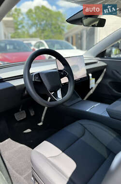 Седан Tesla Model 3 2024 в 