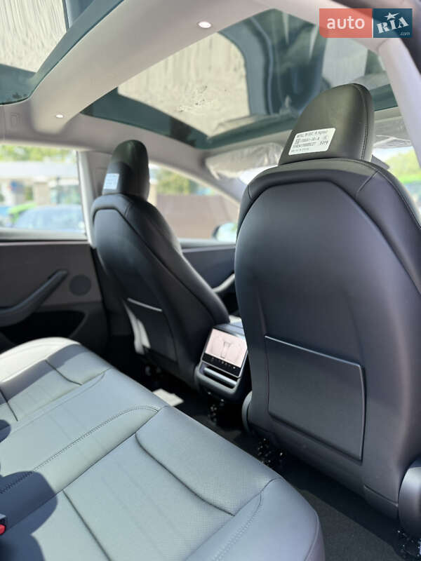 Седан Tesla Model 3 2024 в Вінниці