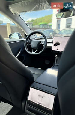 Седан Tesla Model 3 2024 в 