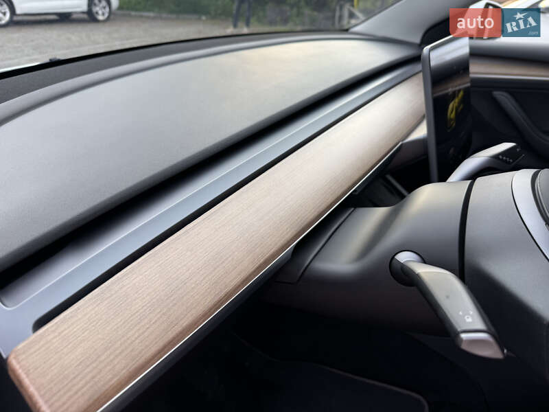 Седан Tesla Model 3 2022 в Львові