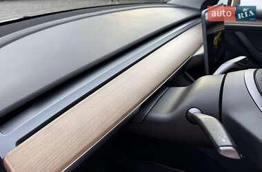 Седан Tesla Model 3 2022 в 