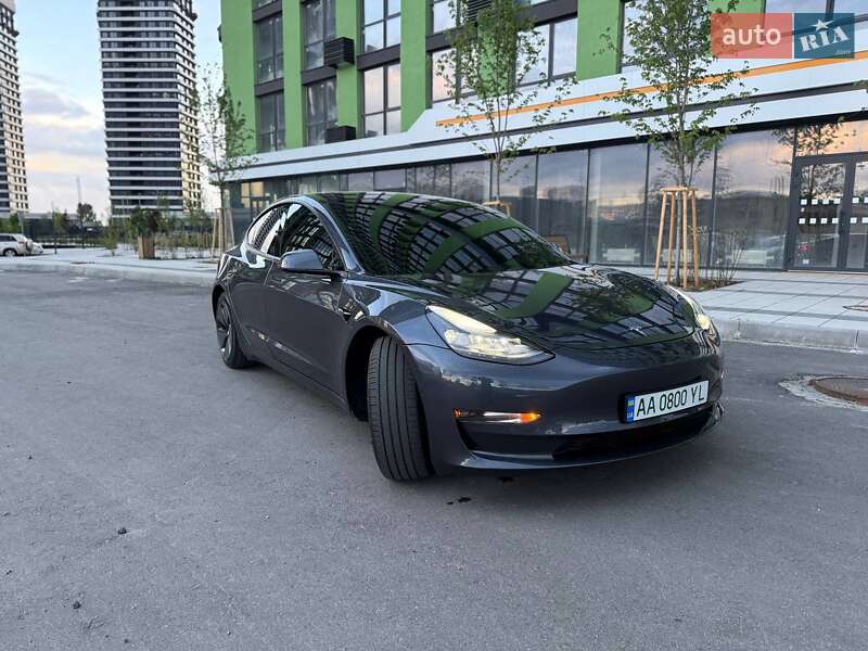 Седан Tesla Model 3 2021 в Киеве