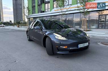 Седан Tesla Model 3 2021 в 