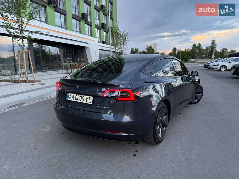 Седан Tesla Model 3 2021 в Киеве