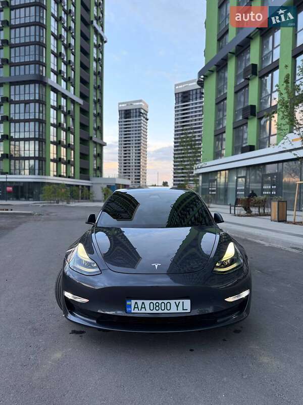 Седан Tesla Model 3 2021 в Киеве