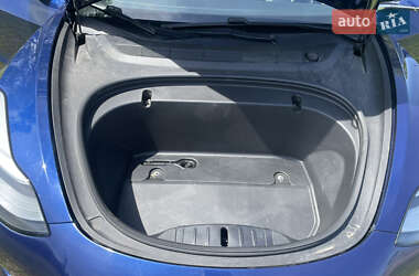 Седан Tesla Model 3 2019 в 