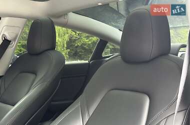 Седан Tesla Model 3 2022 в 