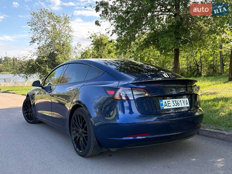Седан Tesla Model 3 2022 в Кривому Розі