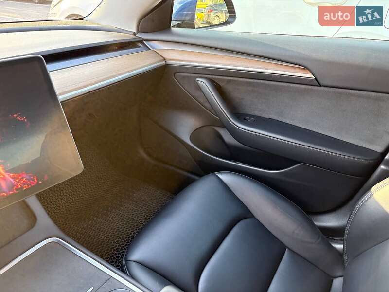 Седан Tesla Model 3 2022 в Кривому Розі