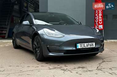 Седан Tesla Model 3 2022 в 