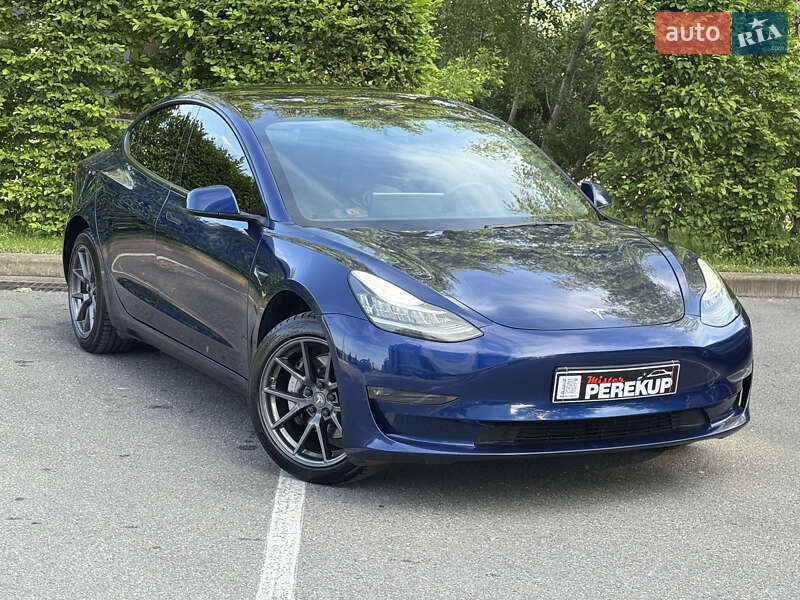 Седан Tesla Model 3 2022 в Киеве