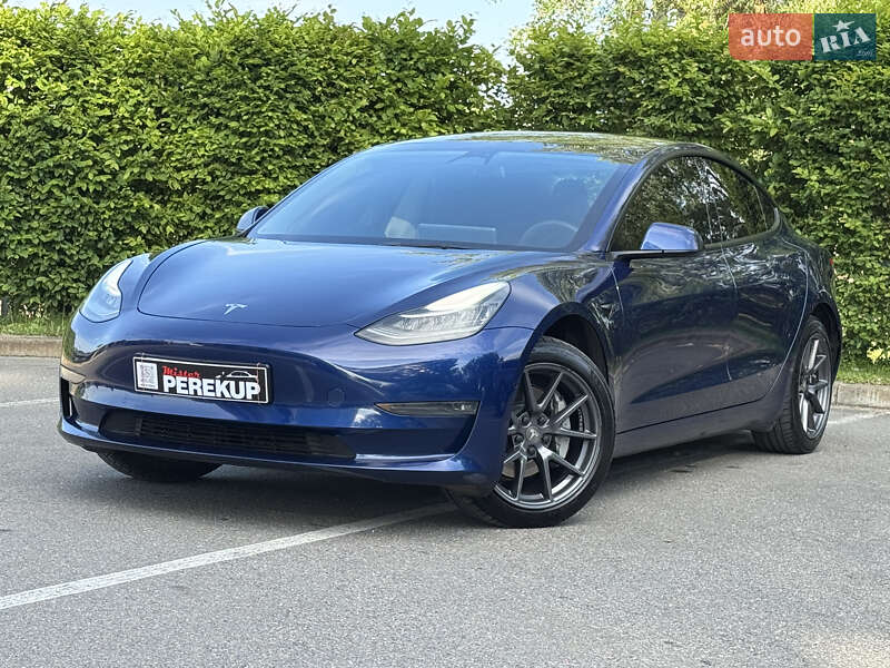 Седан Tesla Model 3 2022 в Киеве