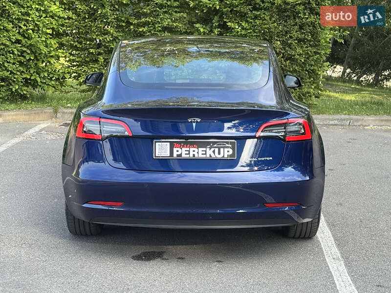 Седан Tesla Model 3 2022 в Киеве