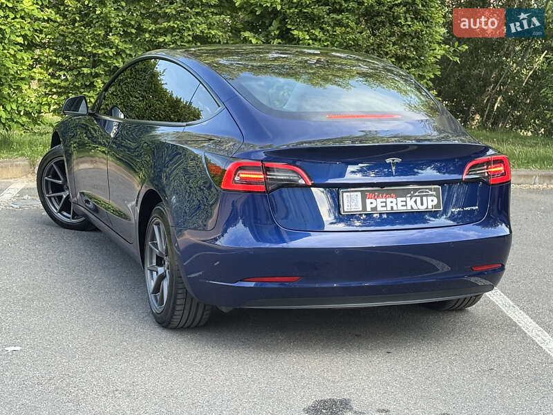 Седан Tesla Model 3 2022 в Киеве