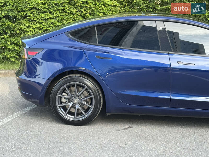 Седан Tesla Model 3 2022 в Киеве