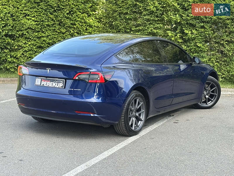 Седан Tesla Model 3 2022 в Киеве