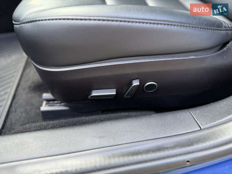 Седан Tesla Model 3 2022 в Киеве